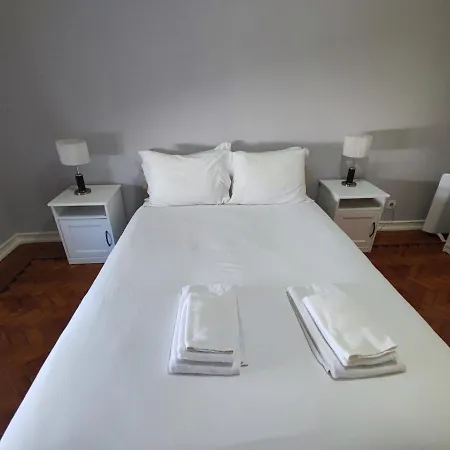Lisbon Traditional T2 With Balcony In Damaia, Lisbon * Amadora