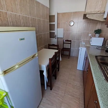 Lisbon Traditional T2 With Balcony In Damaia, Lisbon Amadora