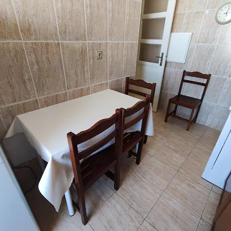 Lisbon Traditional T2 With Balcony In Damaia, Lisbon Apartment *