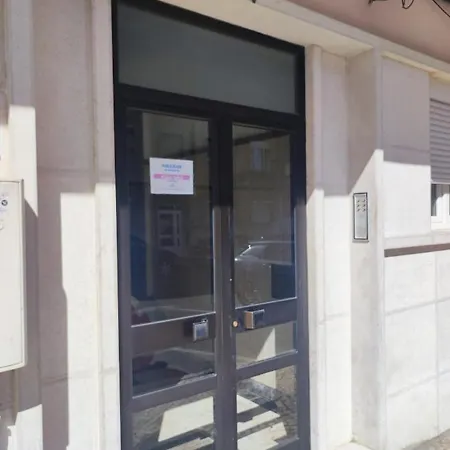 Lisbon Traditional T2 With Balcony In Damaia, Lisbon * Amadora