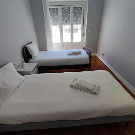 Lisbon Traditional T2 With Balcony In Damaia, Lisbon Apartment