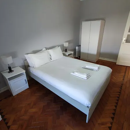 Lisbon Traditional T2 With Balcony In Damaia, Lisbon Apartment *