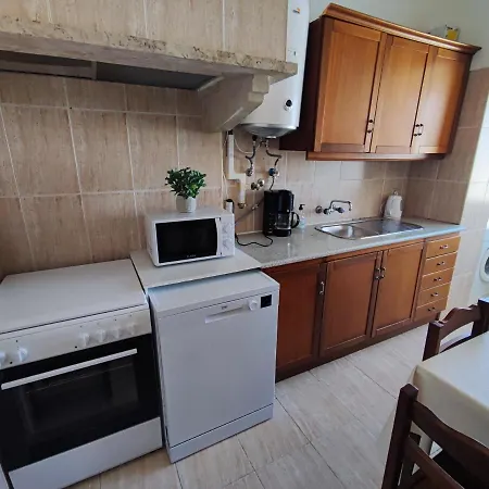 Lisbon Traditional T2 With Balcony In Damaia, Lisbon * Amadora