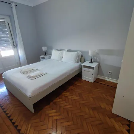Lisbon Traditional T2 With Balcony In Damaia, Lisbon Apartment