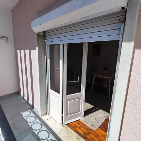 Apartamento Lisbon Traditional T2 With Balcony In Damaia, Lisbon